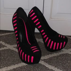 Shiekh black heels with hot pink detail size 6.5